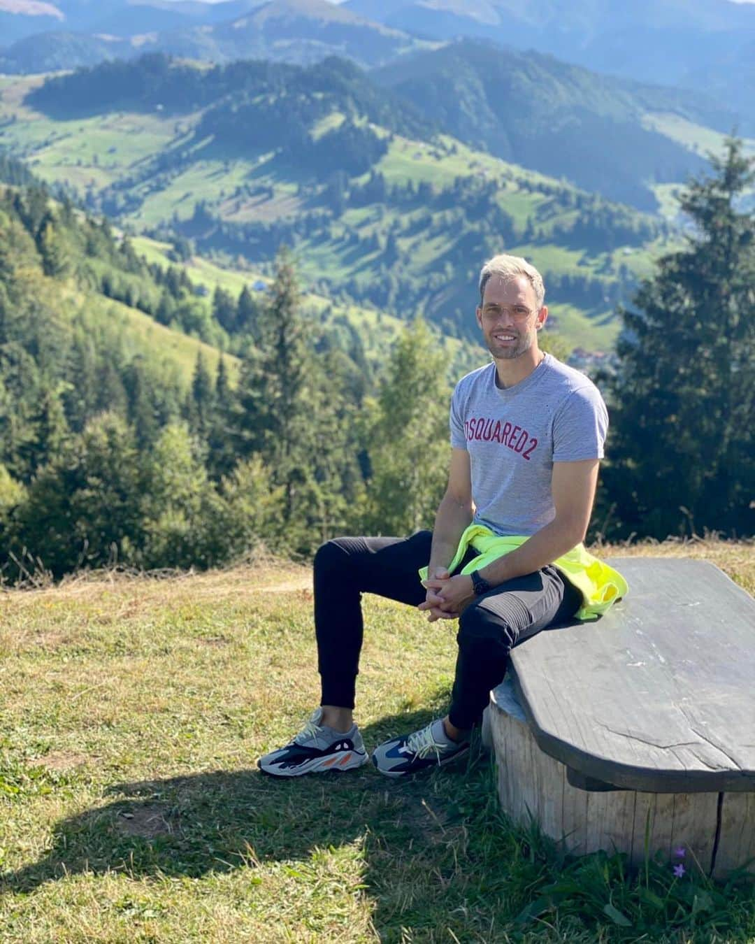 ヘスス・フェルナンデス・コラードのインスタグラム：「Bonito dia!! 😍⛰🌲🌿🐎 😍 O zi frumoasa!! - Nice day!! #dayoff#enjoylife#nature#romania#lifetyle#sundayfunday」