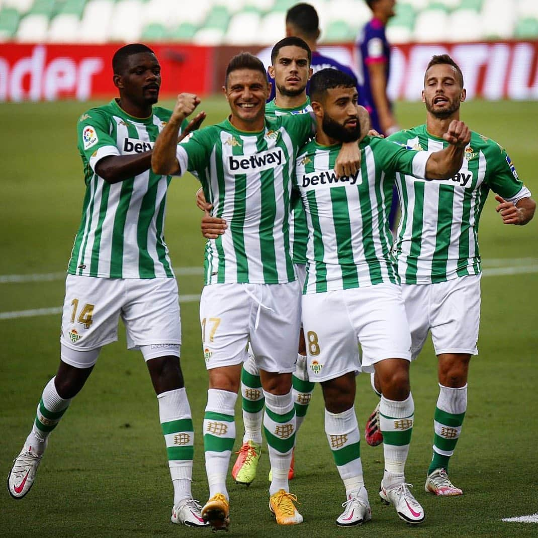 レアル・ベティスさんのインスタグラム写真 - (レアル・ベティスInstagram)「💫🧞‍♂️  . ⏱⚽️ 15' 💚⚪ #RealBetisRealValladolid 1-0 💜⚪  #DíaDeBetis」9月21日 1時56分 - realbetisbalompie