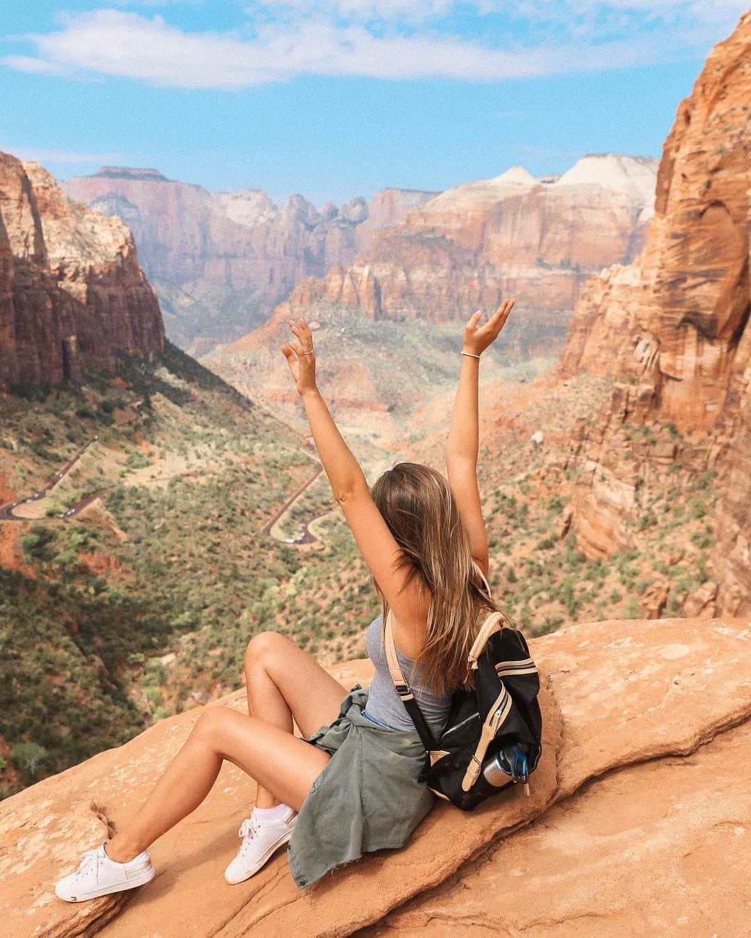 マリーナ・ラスウィックさんのインスタグラム写真 - (マリーナ・ラスウィックInstagram)「Went hiking in Zion National Park this weekend. It’s still one of my favorite places in the world! Where’s your happy place?🤍」9月21日 2時02分 - marooshk