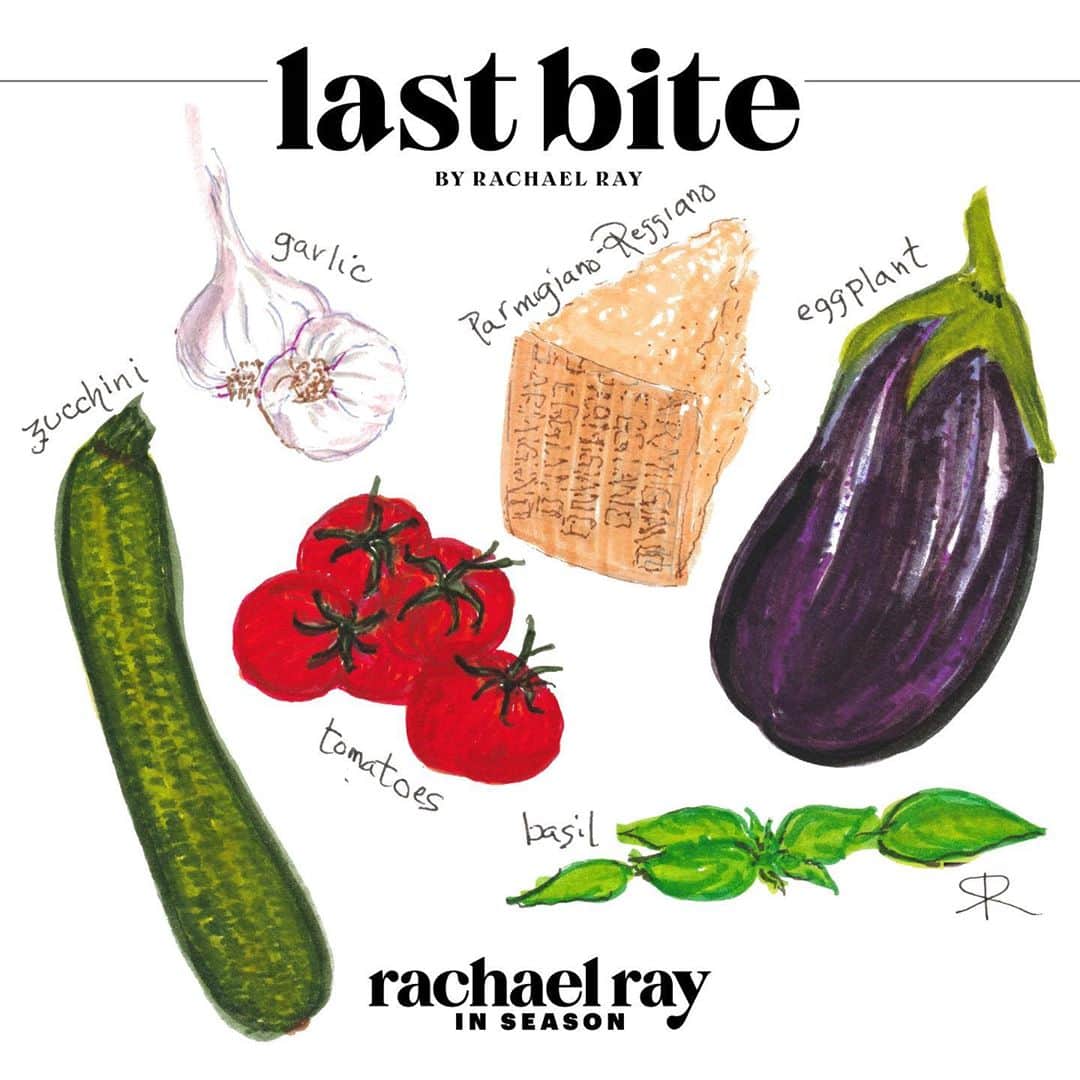 レイチェル・レイさんのインスタグラム写真 - (レイチェル・レイInstagram)「Eggplant & Zucchini Parmigiana 👩🏻‍🎨 - a work of art, if I do say so myself 😉   Get the recipe + more good stuff in the new #RRInSeason 🙌🏻 (link in bio to order right now!)   @rachaelraymag」9月21日 2時19分 - rachaelray