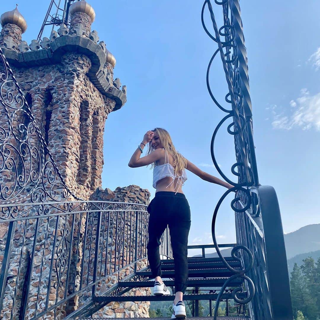のインスタグラム：「A little stairway to heaven action. Don’t think it was up to code. 🏰」
