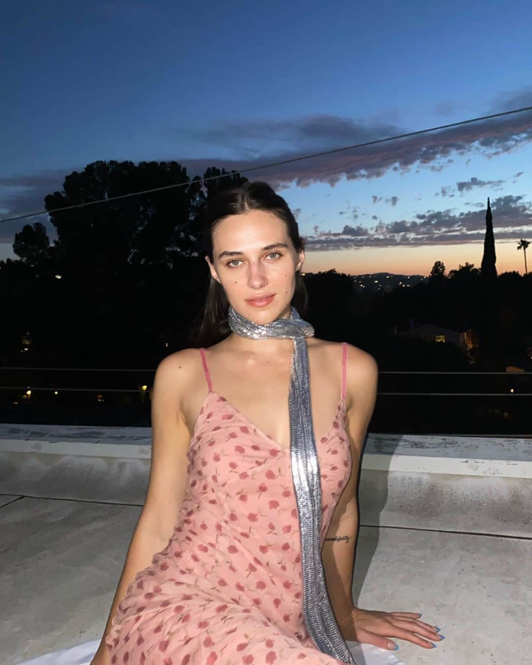 Vogueさんのインスタグラム写真 - (VogueInstagram)「@DevonLeeCarlson is a millennial renaissance woman. Model, entrepreneur, and influencer, Carlson turned her love of vlogging into a business by the time she was 17. Now at 26, she has turned her love of customizing phone cases into a family business (@wildflowercases) with her mother, Michelle, and sister, Sydney, and has more than a million followers across multiple platforms. Carlson's work-from-home wardrobe reflects her multifaceted career: Never without her cell phone, Carlson takes the wearable tech concept seriously, matching every outfit to a colorful phone case. At the link in our bio, she guides Vogue through a week’s worth of cozy outfits. Photo by @laleekley」9月21日 2時30分 - voguemagazine