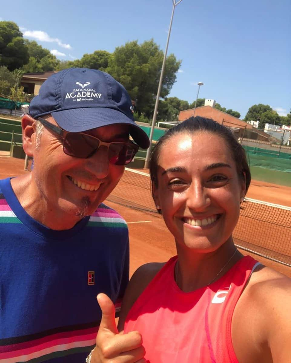 キャロライン・ガルシアさんのインスタグラム写真 - (キャロライン・ガルシアInstagram)「De retour sur les courts pour préparer @rolandgarros 💪🏻💪🏻💪🏻 après quelques jours de repos en famille, pour rafraîchir et préparer le corps et l’esprit 😌🙏🏻🙌🏻 #RoadToRG #Flywithcaro #tenisclublosbalcones   De vuelvo en las pistas después algunas días de descanso, para preparar ROLAND Garros ! Gracias al club de tenis de Torrevieja los Balcones por la bienvenida 🙏🏻」9月21日 2時32分 - carogarcia