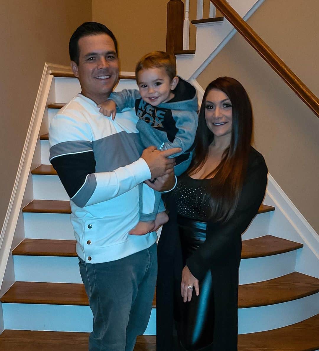 ディーナ・ニコール・コルテーゼのインスタグラム：「Date night for mama and dada ❤️ but couldn’t not take a picture with little man before heading out 🥰」