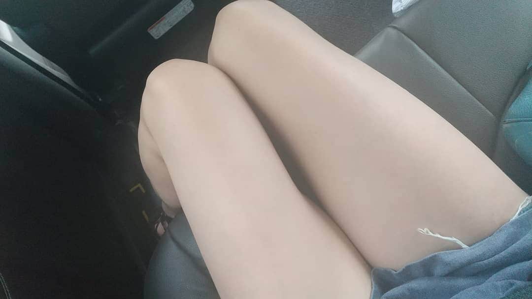 松坂南さんのインスタグラム写真 - (松坂南Instagram)「My leg's  #美脚 #白肌  #sexy」9月21日 2時52分 - minami_matsuzaka