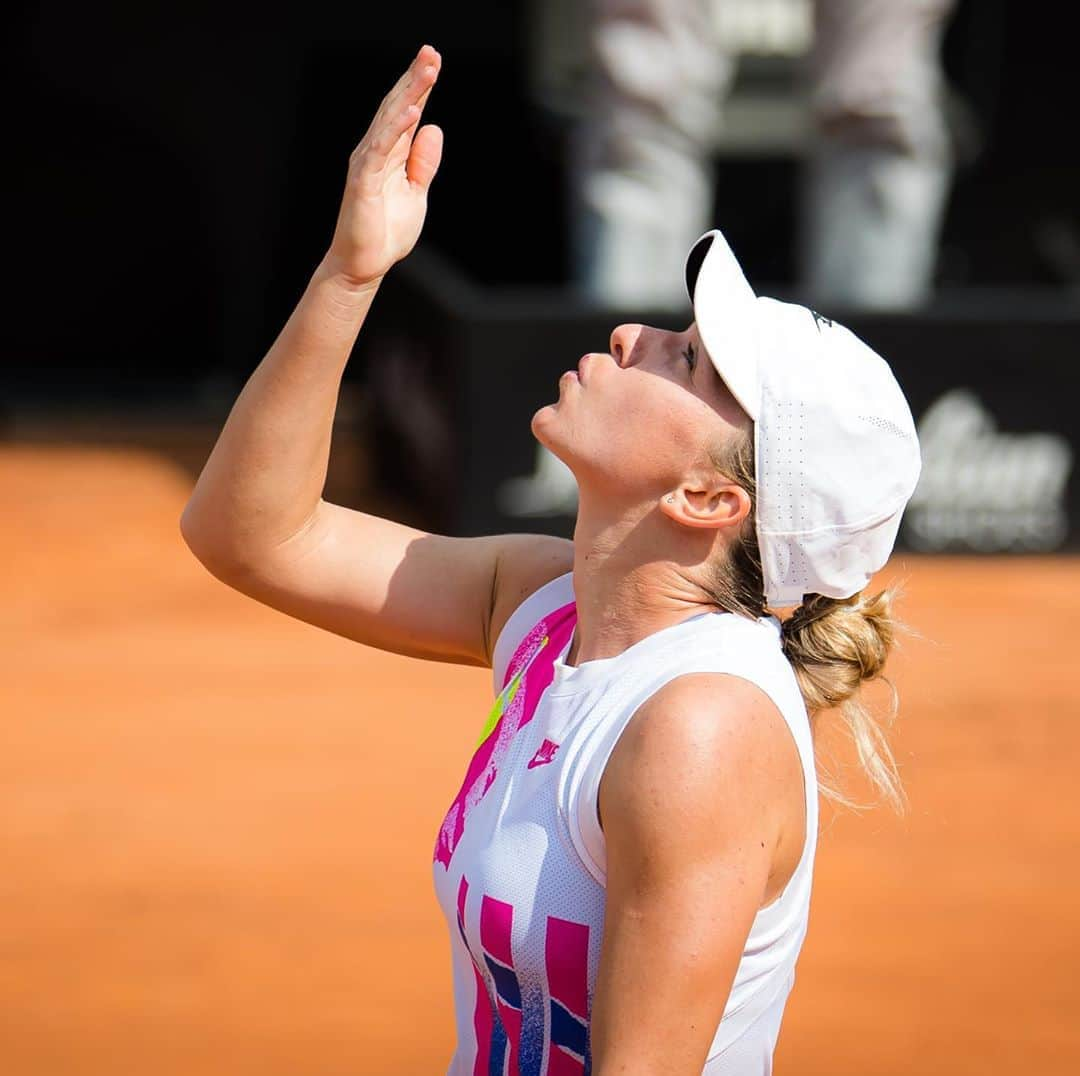 WTA（女子テニス協会）さんのインスタグラム写真 - (WTA（女子テニス協会）Instagram)「That final feeling 💪. It’s simonahalep 🆚 @karolinapliskova in the #IBI20 final! Who you got? 🤔」9月21日 2時47分 - wta