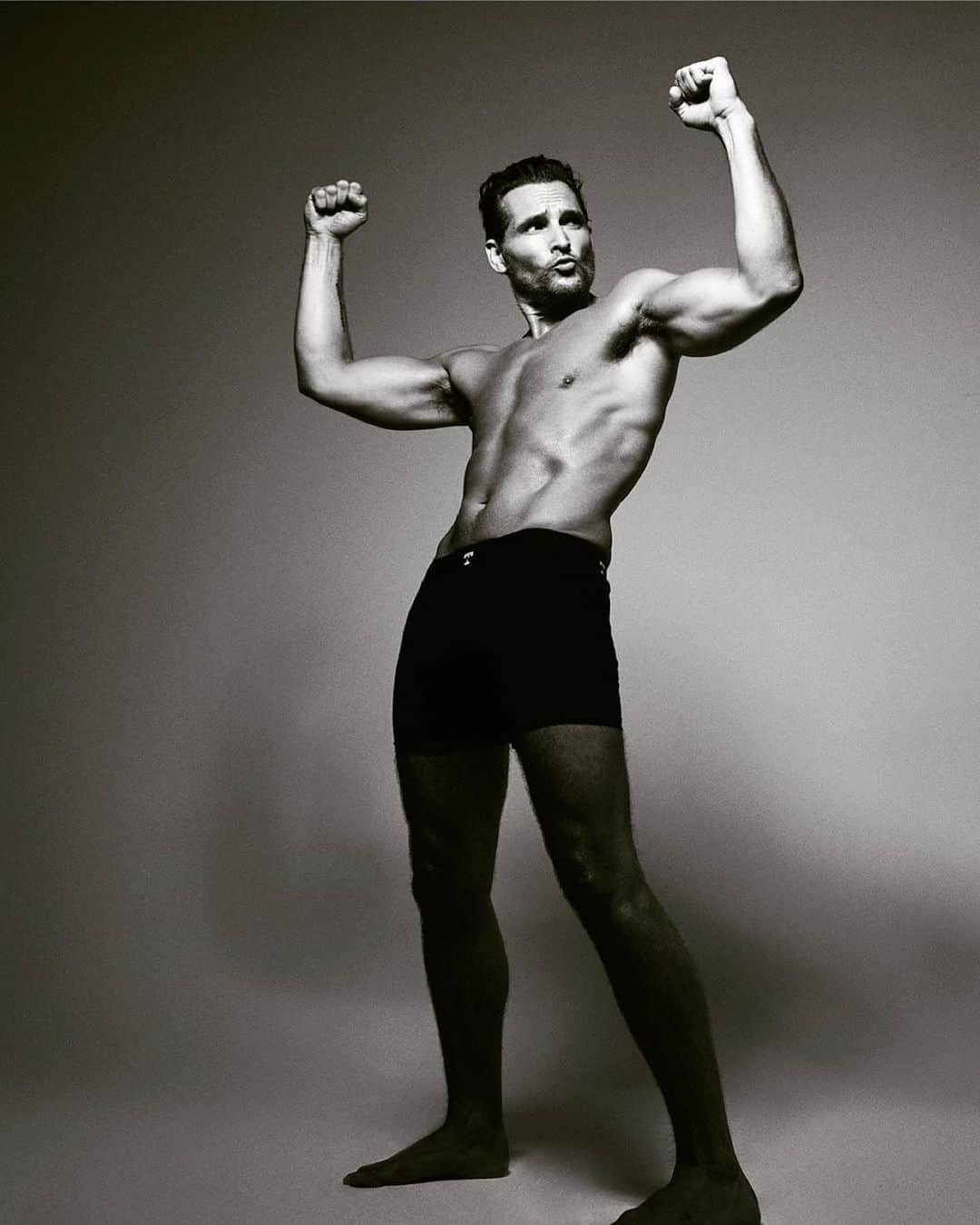 ピーター・ファシネリのインスタグラム：「Repost from @nictailorunderwear • SOLIDARITY & STRENGTH We have partnered up with @peterfacinelli to help raise awareness of prostate cancer and the ongoing research to defeat it. Each year, approximately 175,000 U.S. men are diagnosed with prostate cancer, and 32,000 men perish. That’s one new case diagnosed every 3 minutes and a life lost to prostate cancer every 17 minutes. Let’s change these stats together! • Help spread the word by taking a selfie in your underwear, using #NicTailorNoPants and tag @Prostatecancerfoundation as well as 3 other guys to participate! @Prostatecancerfoundation #NicTailorNoPants」