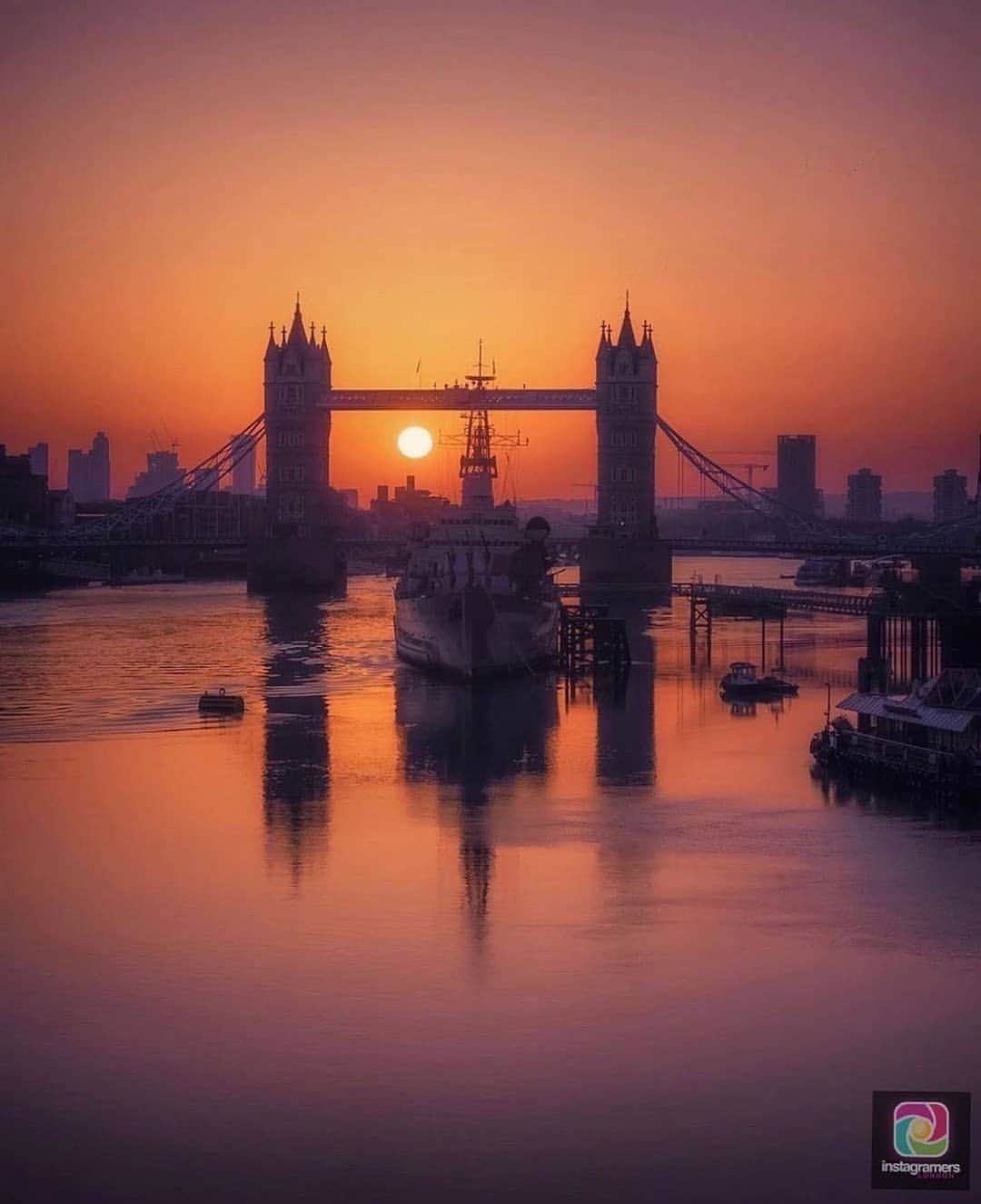 Instagramersさんのインスタグラム写真 - (InstagramersInstagram)「Fantastic sunset trough the Tower Bridge by @16thofmhay and @igerslondon 🌞📸😍🙌 #igerslondon #igersUK #igers」9月21日 2時56分 - igers