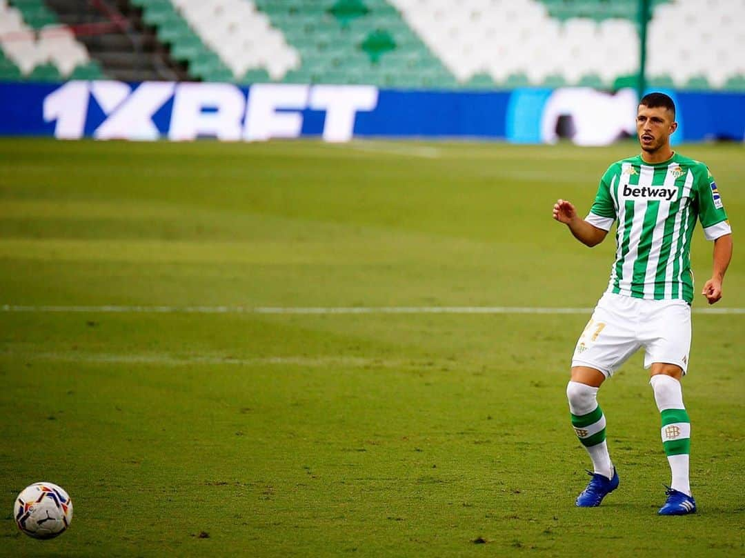 レアル・ベティスさんのインスタグラム写真 - (レアル・ベティスInstagram)「📸⚽️👋 . ⏱⚽️ 60' 💚⚪ #RealBetisRealValladolid 2-0 💜⚪  #DíaDeBetis」9月21日 2時58分 - realbetisbalompie