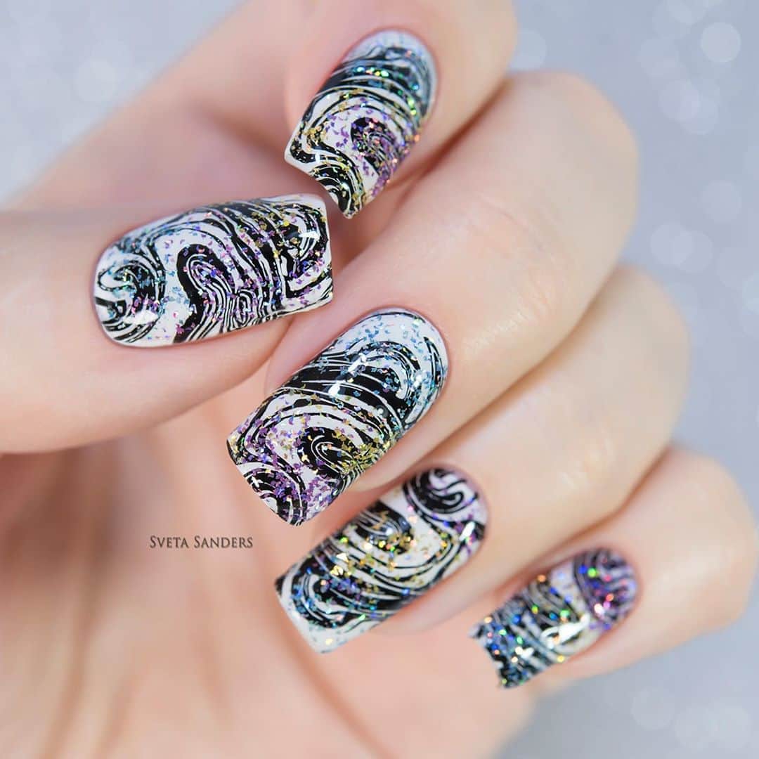 Sveta Sandersのインスタグラム：「#HoloTaco Gold + Purple + Blue Flakies by @holotaco over @whatsupnails stamping from B059 stamping plate❤️」