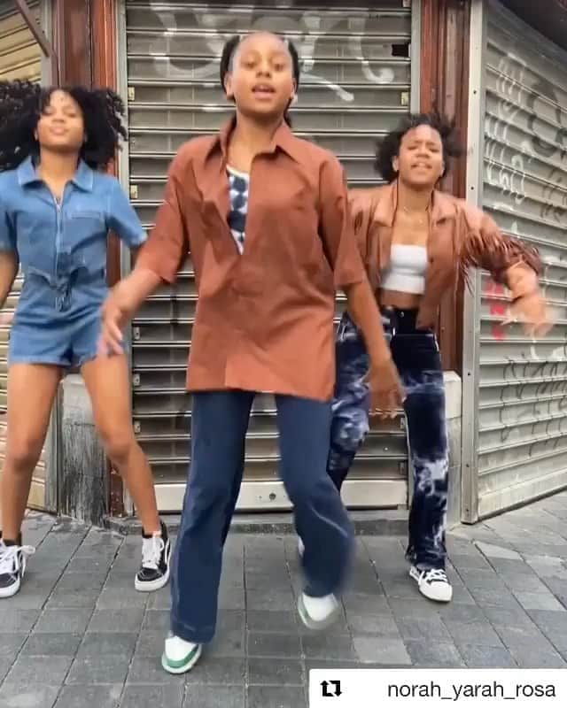 コンスタンス・ジマーのインスタグラム：「Infusing my veins with @norah_yarah_rosa positivity through dance and music. Dance like no one is watching today! #sundayvibes   #Repost @norah_yarah_rosa  Enjoy your 24h with love, peace and gratitude..... Have a good day🌻! _____________________________________ Song: Good Day - Nappy Roots @nappyroots  _____________________________________#goodday #nappyroots #norahyarahrosa #letithappen」