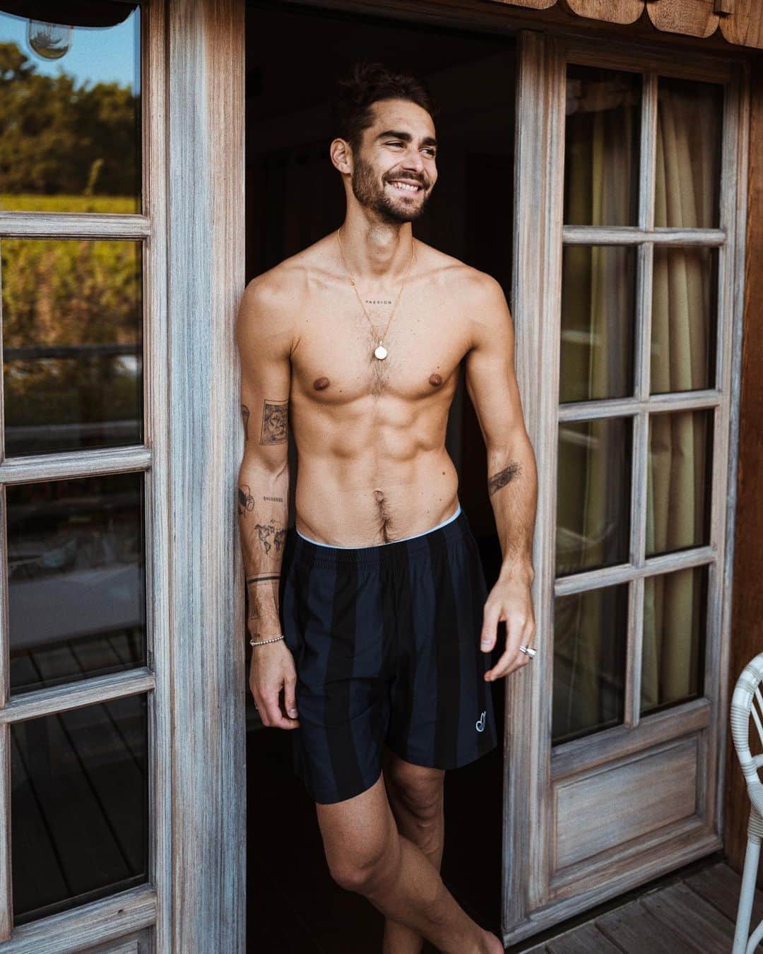 NICOLAS SIMOESのインスタグラム：「I guess summer is not over (yet) 😎」