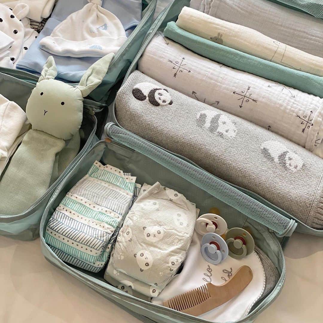 The Honest Companyさんのインスタグラム写真 - (The Honest CompanyInstagram)「Hospital Bag checklists don't have to be complicated, especially when they're Honest. 💖⁣ ⁣ Fam, what are your hospital bag essentials? Drop your list in the comments to help expecting parents out! 👇 #HonestCompany 📸: @thedaleyadventure」9月21日 3時12分 - honest