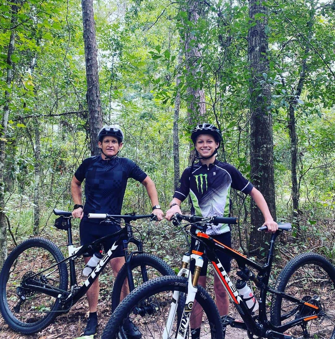 リッキー・カーマイケルさんのインスタグラム写真 - (リッキー・カーマイケルInstagram)「What I love about Sunday’s.  Nice spin with Kadin this am on the @trekbikes .  Weather is👌🏼👌🏼. Everyone enjoy their Sunday Funday!!」9月21日 3時25分 - rickycarmichael