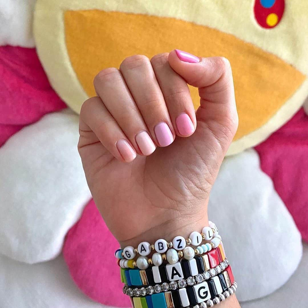 OPIさんのインスタグラム写真 - (OPIInstagram)「When you can't decide which pink polish to choose, you choose them all. Drop some 💕s if you agree! @gabzillaa Shades left to right: #BareMySoul, #StopItImBlushing, #ModAboutYou, #TagusInThatSelfie, & #TwoTimingTheZones   #OPIObsessed #ColorIsTheAnswer #NOTD #NailSwag #NailsOfInstagram #NailsOnFleek #NailPolish #Nails #OPI #SkittleNails #PinkNails #Pink #PinkPolish #NailedIt」9月21日 3時28分 - opi