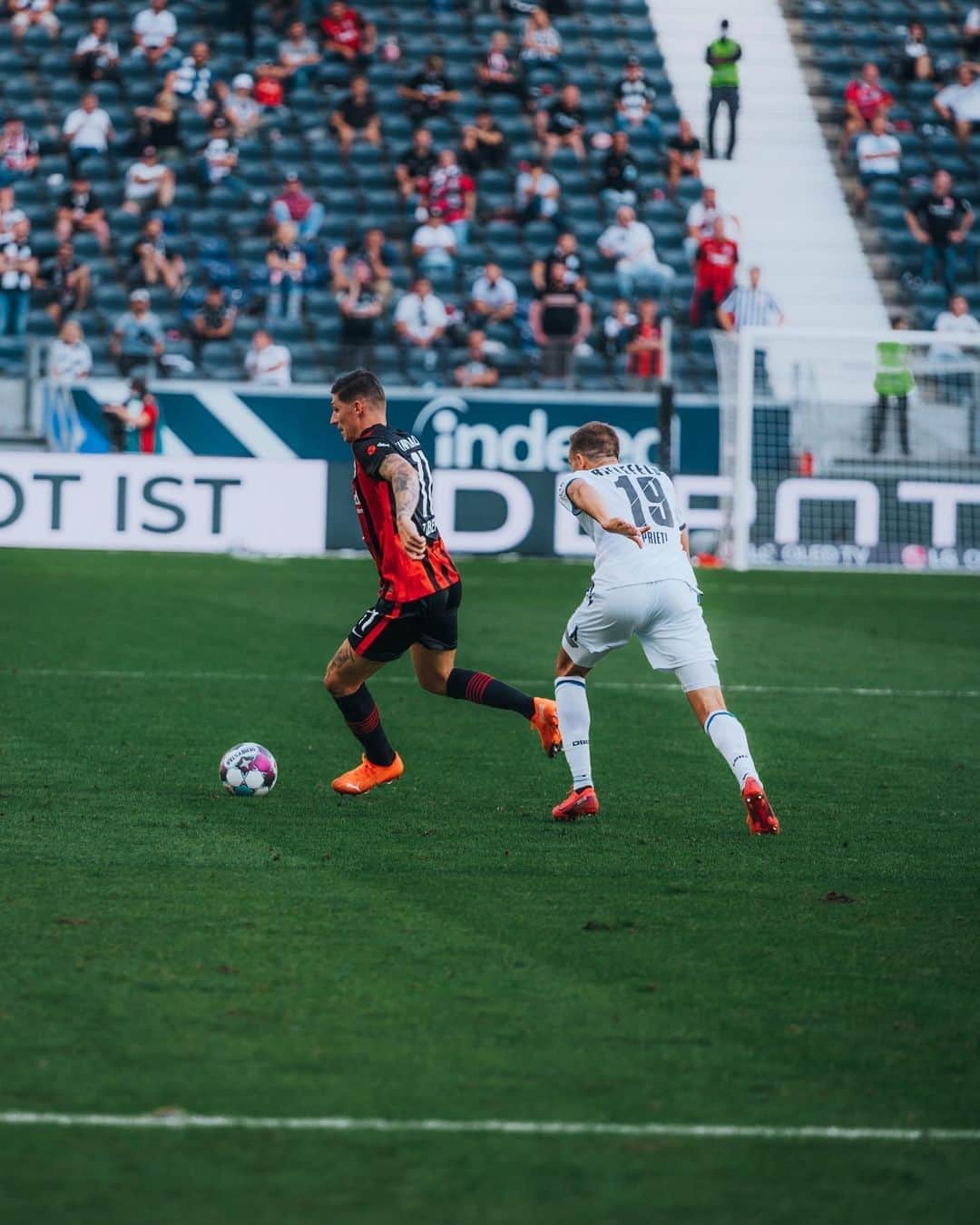 シュテフェン・ツバーさんのインスタグラム写真 - (シュテフェン・ツバーInstagram)「Happy for my first @bundesliga_en game for @eintrachtfrankfurt 🦅❤️ #sz11」9月21日 3時42分 - stevenzauber