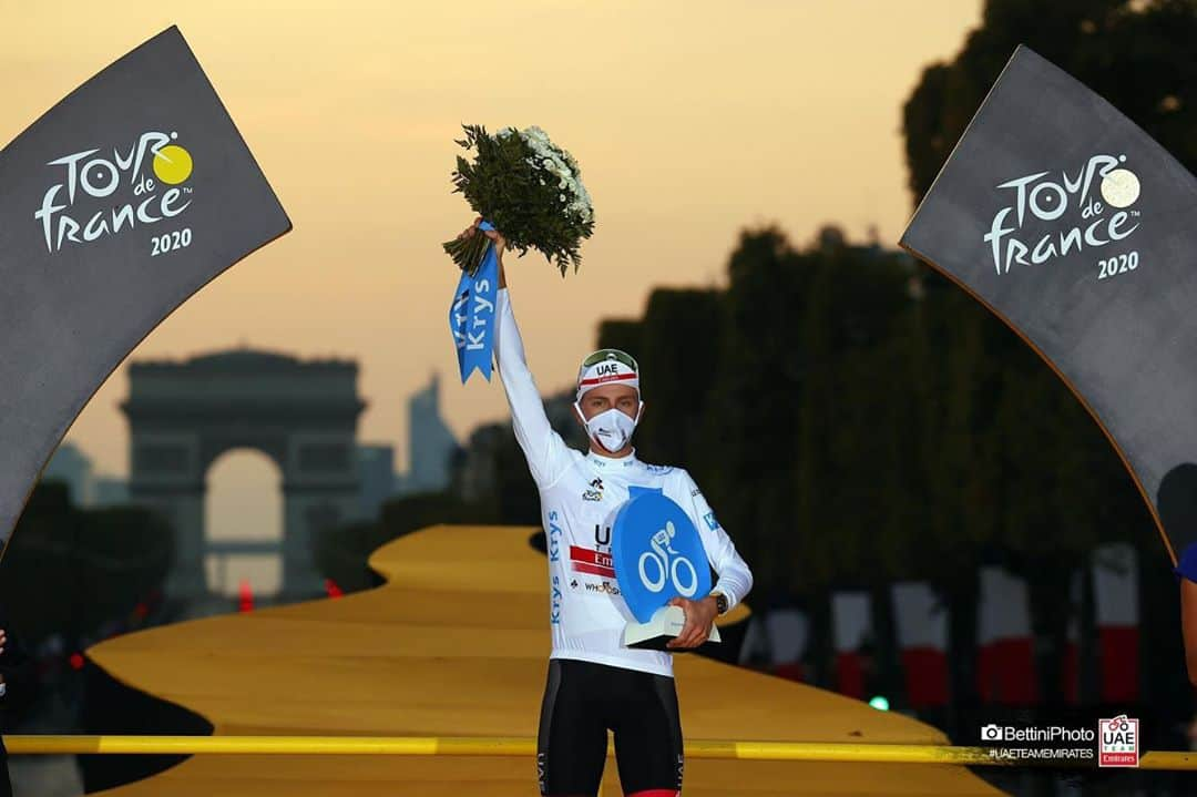 エミレーツ航空さんのインスタグラム写真 - (エミレーツ航空Instagram)「A triumphant Tour de Force by @uae_team_emirates at Tour de France. 🏆🚴🇦🇪  Congratulations, @tadejpogacar on being crowned the 2020 @letourdefrance champion!  The UAE Team Emirates’ first-ever victory at the world’s most prestigious and demanding cycling race marks a milestone moment for the UAE on the global sporting stage.   Emirates is a proud sponsor and partner of the UAE Team Emirates since 2017.  #UAETeamEmirates #TDF2020 #FlyEmiratesFlyBetter」9月21日 3時50分 - emirates