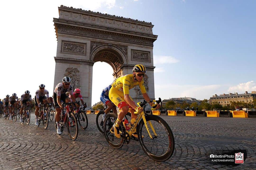 エミレーツ航空さんのインスタグラム写真 - (エミレーツ航空Instagram)「A triumphant Tour de Force by @uae_team_emirates at Tour de France. 🏆🚴🇦🇪  Congratulations, @tadejpogacar on being crowned the 2020 @letourdefrance champion!  The UAE Team Emirates’ first-ever victory at the world’s most prestigious and demanding cycling race marks a milestone moment for the UAE on the global sporting stage.   Emirates is a proud sponsor and partner of the UAE Team Emirates since 2017.  #UAETeamEmirates #TDF2020 #FlyEmiratesFlyBetter」9月21日 3時50分 - emirates