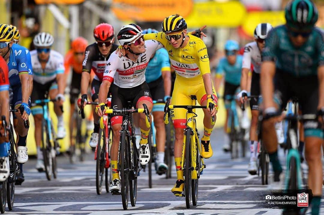 エミレーツ航空さんのインスタグラム写真 - (エミレーツ航空Instagram)「A triumphant Tour de Force by @uae_team_emirates at Tour de France. 🏆🚴🇦🇪  Congratulations, @tadejpogacar on being crowned the 2020 @letourdefrance champion!  The UAE Team Emirates’ first-ever victory at the world’s most prestigious and demanding cycling race marks a milestone moment for the UAE on the global sporting stage.   Emirates is a proud sponsor and partner of the UAE Team Emirates since 2017.  #UAETeamEmirates #TDF2020 #FlyEmiratesFlyBetter」9月21日 3時50分 - emirates