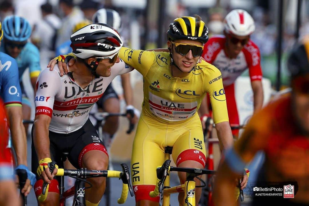 エミレーツ航空さんのインスタグラム写真 - (エミレーツ航空Instagram)「A triumphant Tour de Force by @uae_team_emirates at Tour de France. 🏆🚴🇦🇪  Congratulations, @tadejpogacar on being crowned the 2020 @letourdefrance champion!  The UAE Team Emirates’ first-ever victory at the world’s most prestigious and demanding cycling race marks a milestone moment for the UAE on the global sporting stage.   Emirates is a proud sponsor and partner of the UAE Team Emirates since 2017.  #UAETeamEmirates #TDF2020 #FlyEmiratesFlyBetter」9月21日 3時50分 - emirates