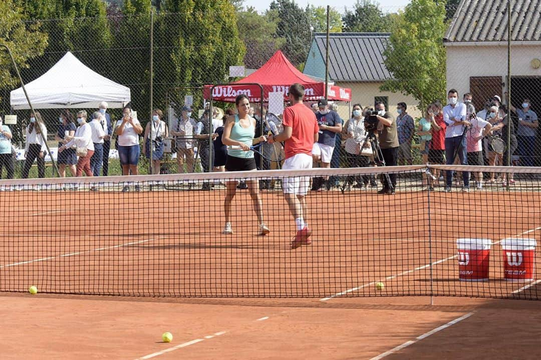 アリゼ・リムさんのインスタグラム写真 - (アリゼ・リムInstagram)「Une journée de partage à @anille_braye_tennis ☺️ #allsmiles」9月21日 4時00分 - alizelim