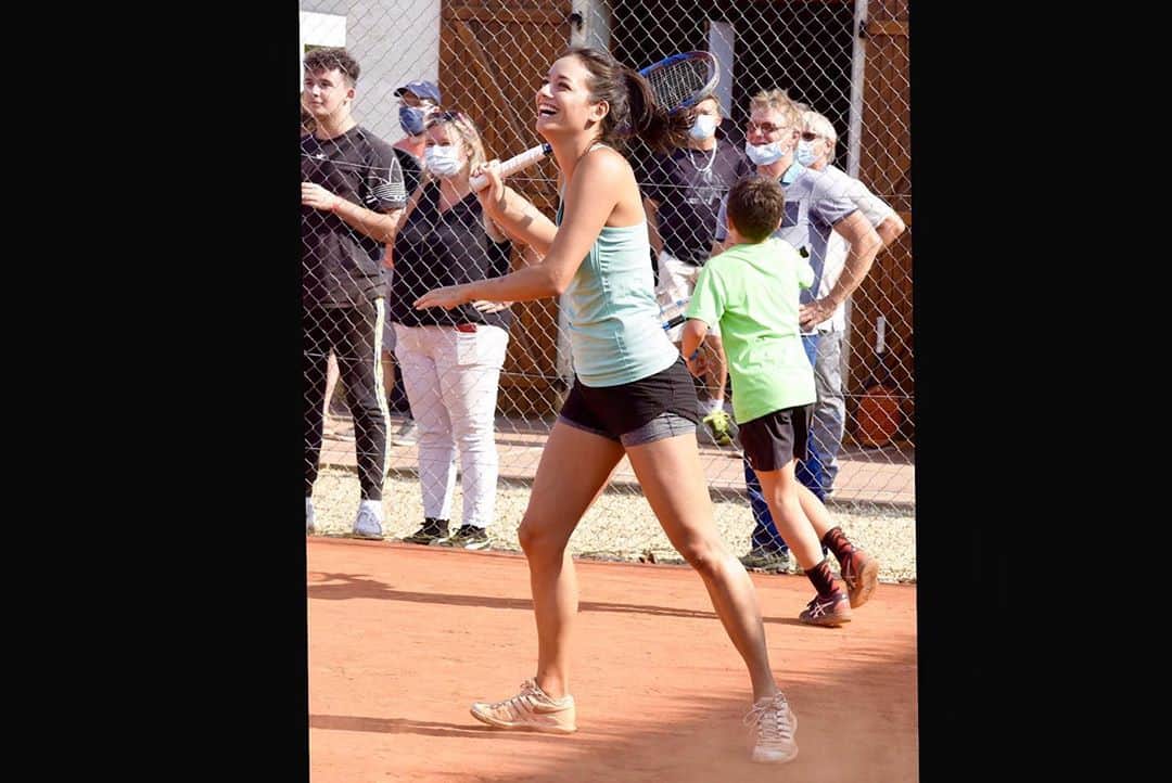 アリゼ・リムさんのインスタグラム写真 - (アリゼ・リムInstagram)「Une journée de partage à @anille_braye_tennis ☺️ #allsmiles」9月21日 4時00分 - alizelim