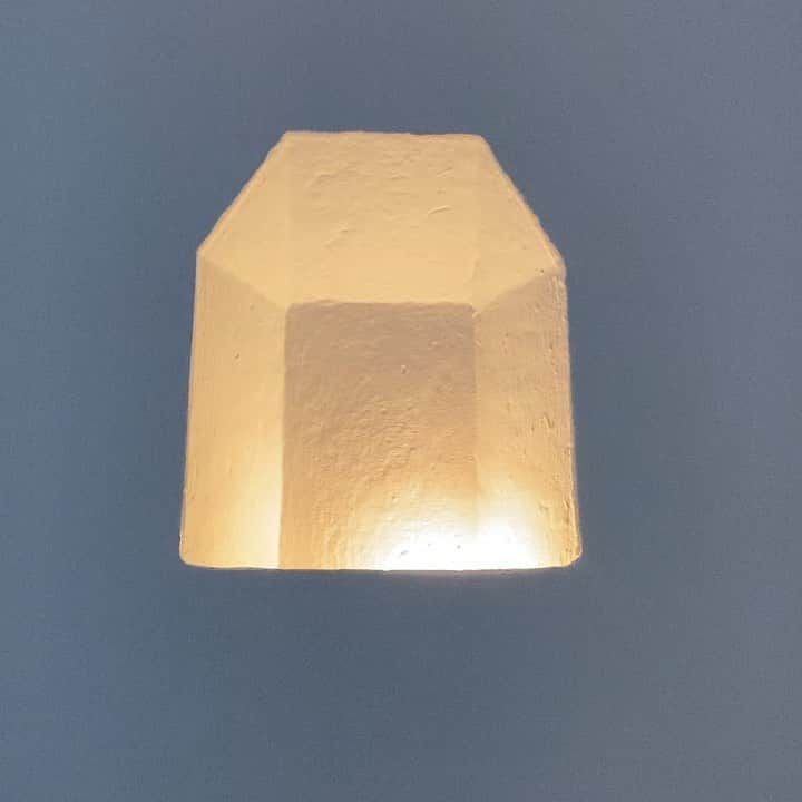 アレクシマビーユのインスタグラム：「Stroboscope feeling by #robertmalletstevens @villadenoailles #light #lighteffect #pure #minimal #villadenoailles #marielauredenoailles #beauty #architecture #graphicdesign @jeanpierreblanc1 #theplacetobe」