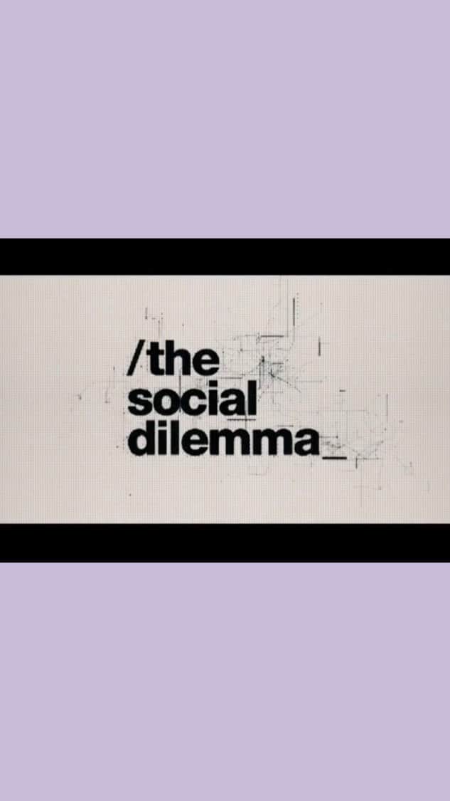 ブリアンナ・ブラウンのインスタグラム：「The Social Dilemma documentary on Netflix should be required viewing.  It’s that good. That important. That vital. Please watch and learn from those who created these platforms and how they have evolved. And how humanity is being manipulated way more than any of us want to recognize. They have great ideas on how to improve and insights for parents to cope with the reality of technology evolving and how it influences our youth.  Happy viewing! 💜👊🏽」