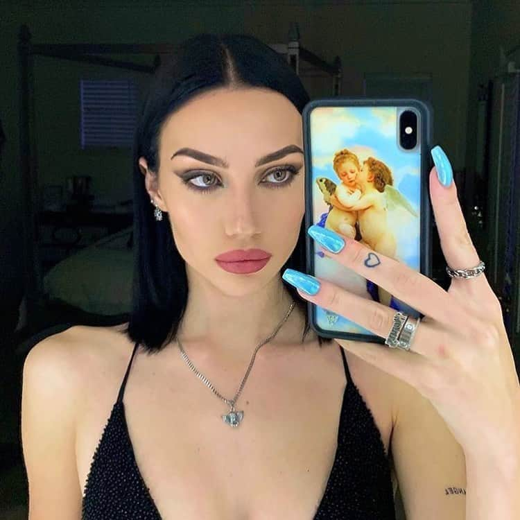 LOCAL HEROESさんのインスタグラム写真 - (LOCAL HEROESInstagram)「99% angel but damn that 1% 🤟🏼 / @sydneylcarlson with Angels iPhone case from her brand @wildflowercases 🧚🏼‍♀️ check all designs at www.localheroesstore.com」9月21日 4時38分 - localheroes