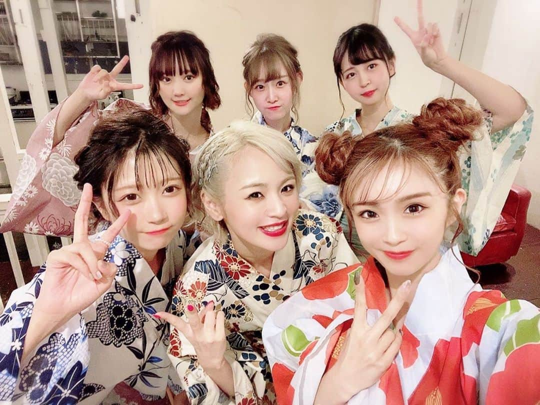 三宿菜々さんのインスタグラム写真 - (三宿菜々Instagram)「. GG Photo トリップ お足元の悪い中ではありましたが、沢山の方にご来場頂けて嬉しかったです！ たーまや〜🎆  そして可愛い浴衣を提供して下さった @dita_official 様ありがとうございました☺️  #長老二人は裏ピース #世代バレる」9月21日 5時01分 - mishuku_nana