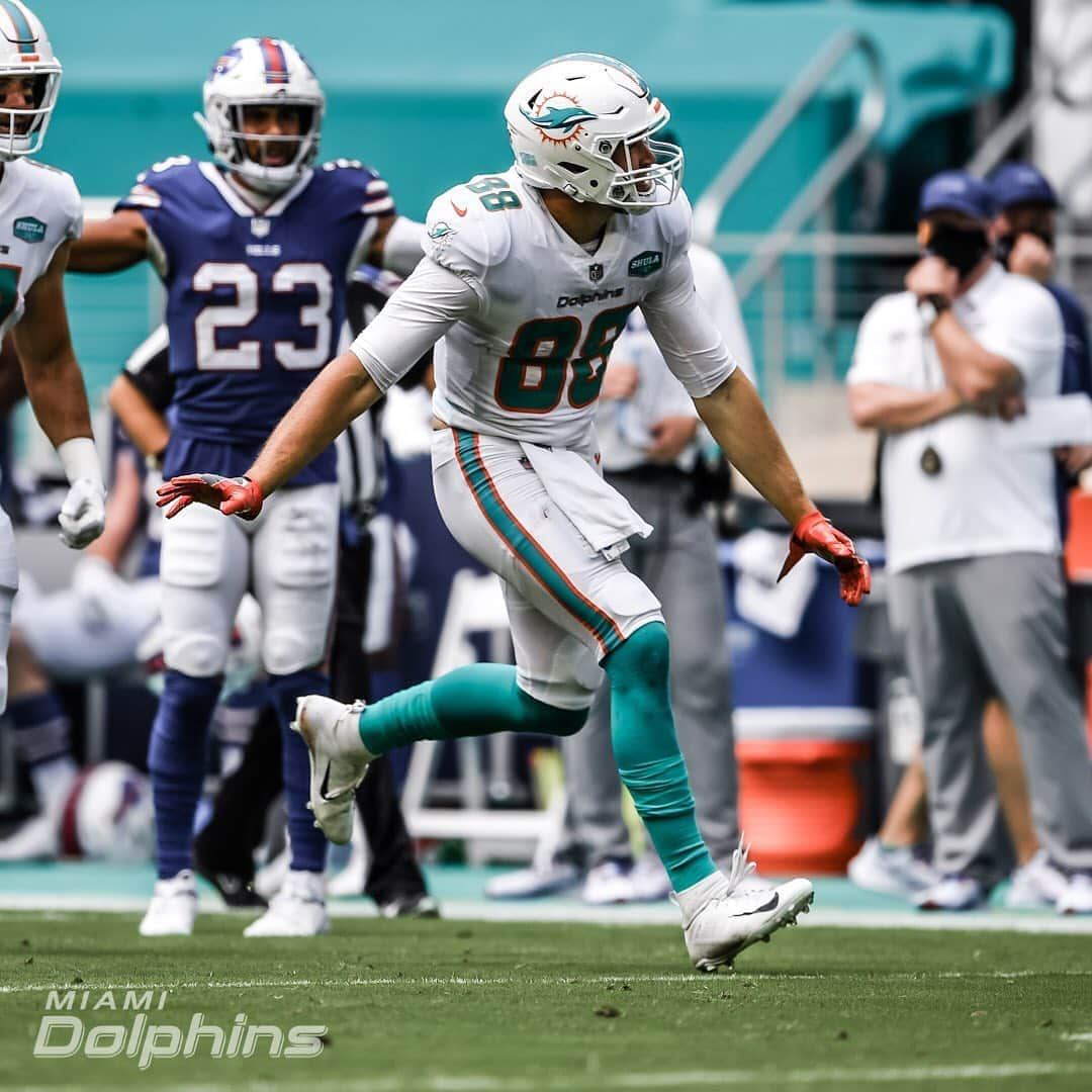 マイアミ・ドルフィンズさんのインスタグラム写真 - (マイアミ・ドルフィンズInstagram)「Hustlin’」9月21日 5時16分 - miamidolphins