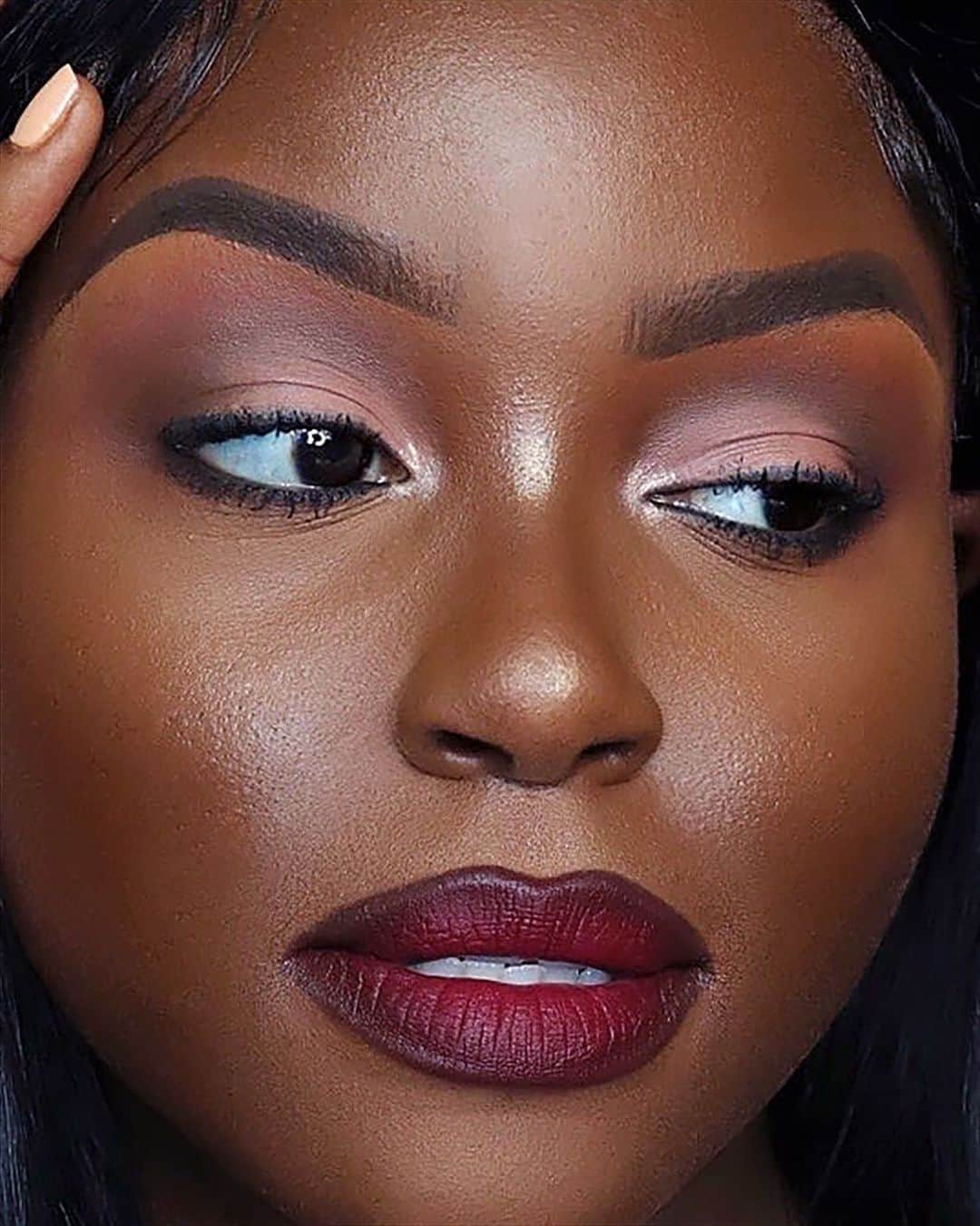 Maybelline New Yorkさんのインスタグラム写真 - (Maybelline New YorkInstagram)「What's your go-to makeup look when you want to slay? @jaidoesit rockin' this head-turning burgundy lip with this 🔥eye look! Get this glam with #fitmefoundation in 370, #superstayinkcrayon in 'make it happen' and #colorstrike eyeshadow pen in 'chase' and 'spark'. #mnystayyou #maybellinepartner​」9月21日 5時28分 - maybelline