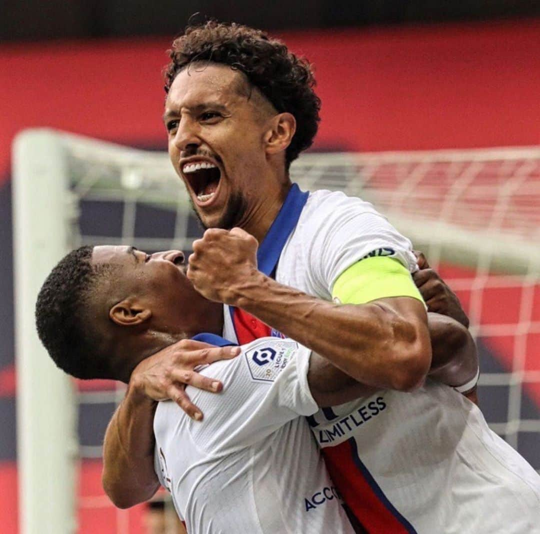 マルコス・アオアス・コレアのインスタグラム：「Yeeeeees les gars, 3 points importants 💪🏾🔥🔴🔵 #AllezPSG」