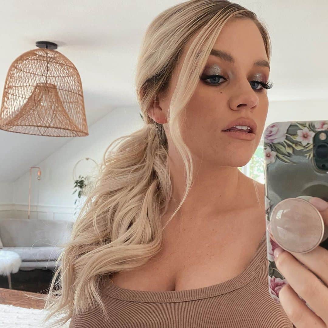 Samantha Ravndahlのインスタグラム：「the next time i move, good lighting will be an absolute necessity bc I’ve had enough」