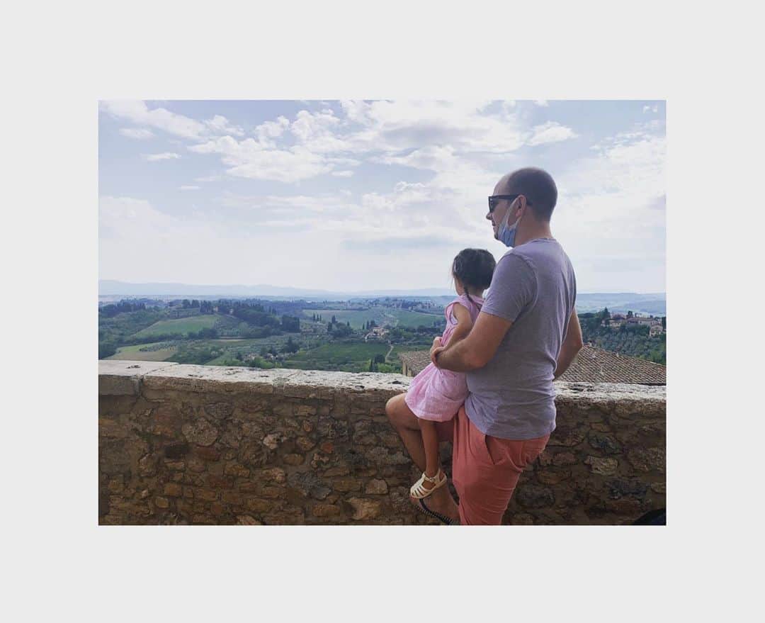 ダイアナ湯川さんのインスタグラム写真 - (ダイアナ湯川Instagram)「Exploring San Gimignano 💛 . . . #sangimignano #italy #tuscany #travel #family #daughters #sisters #love #family #happiness」9月21日 5時37分 - diana.yukawa