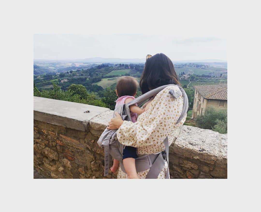 ダイアナ湯川さんのインスタグラム写真 - (ダイアナ湯川Instagram)「Exploring San Gimignano 💛 . . . #sangimignano #italy #tuscany #travel #family #daughters #sisters #love #family #happiness」9月21日 5時37分 - diana.yukawa