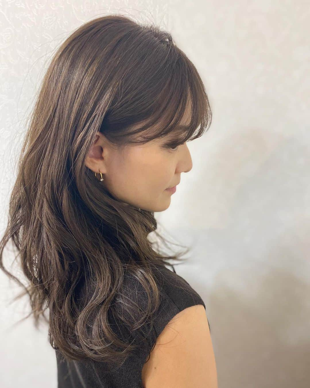 西村麻依のインスタグラム：「. いつもお任せ✂︎ 秋色可愛くていい色🌰🧡✨ . #美容室 #秋色カラー」