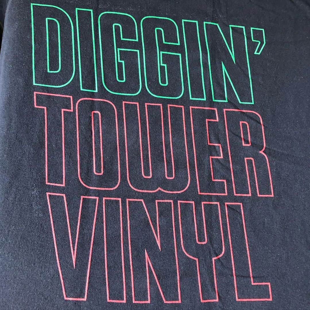 MUROさんのインスタグラム写真 - (MUROInstagram)「@gep_tokyo から @towervinyl との新作のコラボ Tシャツのサンプルが到着♪✨ #diggintowervinyl #digmadoughnuts」9月21日 16時33分 - dj_muro