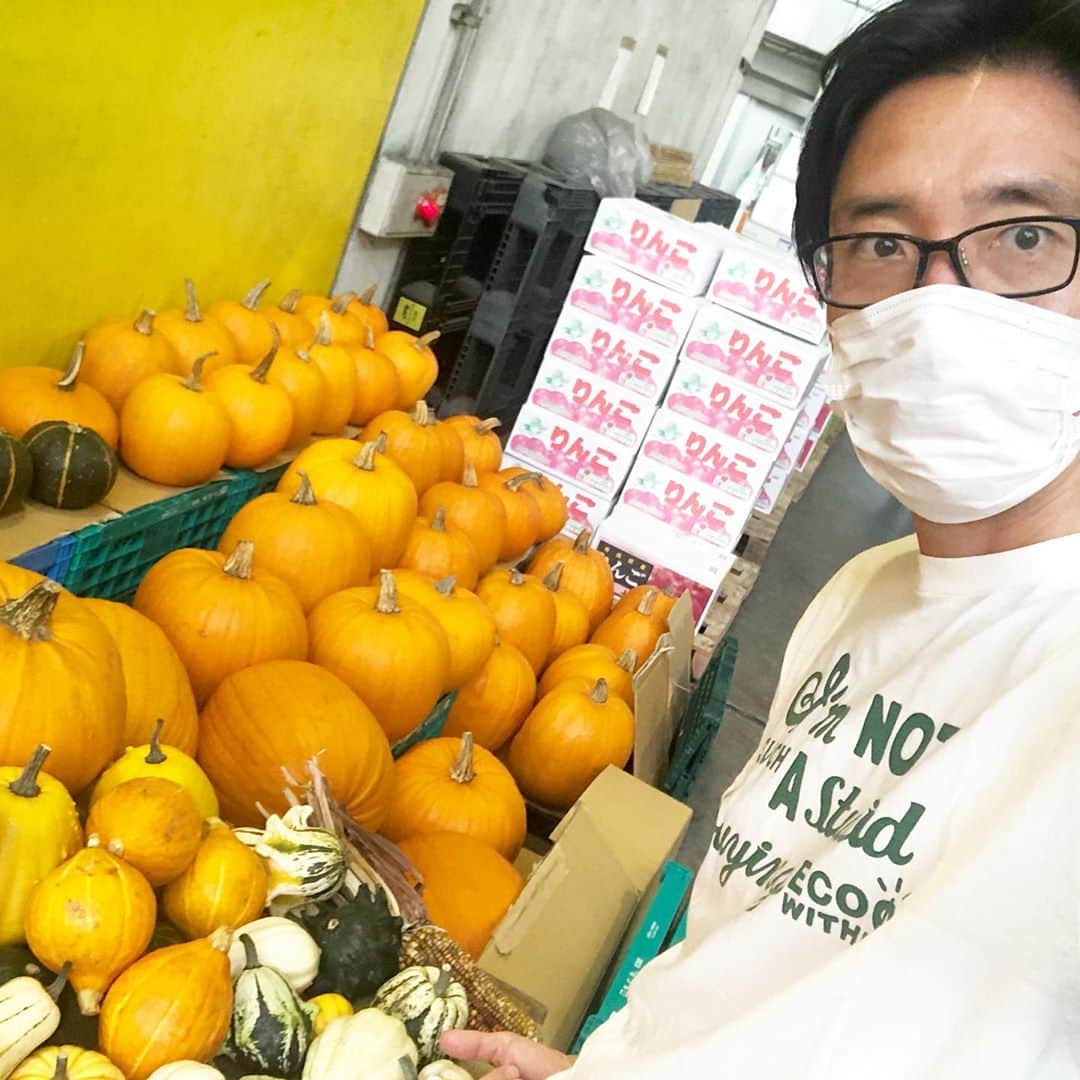 小宮山雄飛さんのインスタグラム写真 - (小宮山雄飛Instagram)「今日は大田市場へ。目当てはシャインマスカットと長野パープル。市場をすっかり案内もしてもらって、良い休日でした。　#大田市場」9月21日 15時22分 - yuhikomiyama