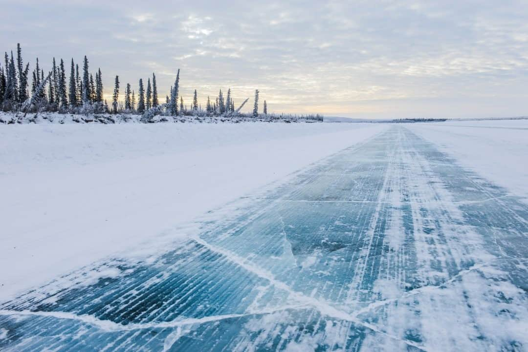 ナショナルジオグラフィックさんのインスタグラム写真 - (ナショナルジオグラフィックInstagram)「Photo by @estherhorvath / Driving on the sea ice of the Arctic Ocean along the "ice road" between Inuvik and Tuktoyaktuk, in Canada, a month before it was closed forever in April 2017. My trip 190 kilometers (118 miles) on the MacKensei River and the Arctic Ocean (and then back) alone was one of the most exciting and frightening experiences of my life. There was no cell connection and almost no traffic. I got caught in the fog, and the car skidded many times. I kept Chaka Khan's "Ain't Nobody" on a loop. I'm not sure why I chose the song, but it helped me stay focused. When I got out of the car, my stomach dropped as I looked down through the ice.   Since the road depended on weather and temperature, Canada opened a new highway, its first to the Arctic Ocean, in late 2017. This made the village of Tuktoyaktuk accessible year-round. The highway also has a scientific mission: A monitoring network along its route will be used for global permafrost and climate change research. Please follow @estherhorvath for polar stories.」9月21日 15時39分 - natgeo