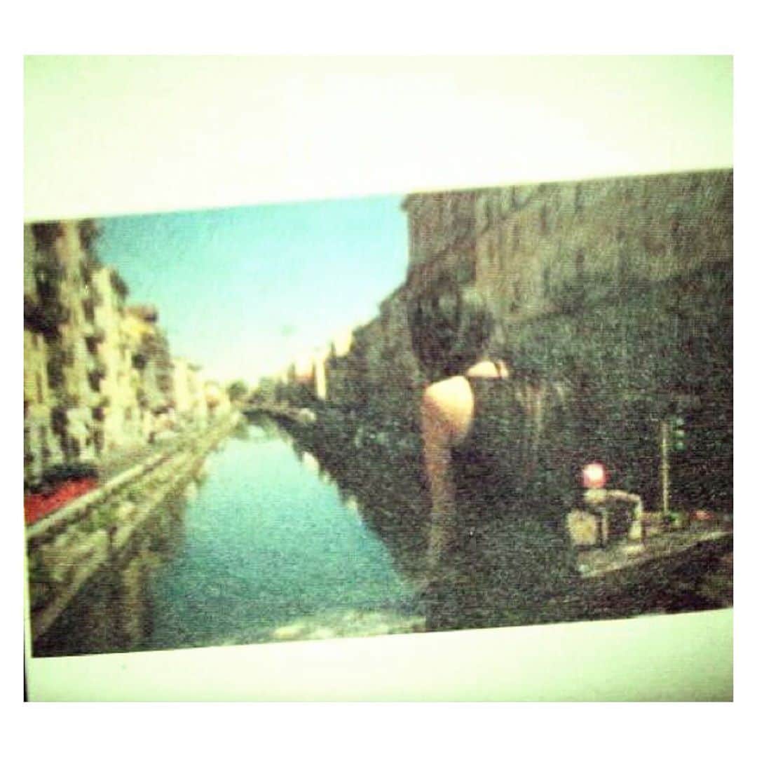 理絵さんのインスタグラム写真 - (理絵Instagram)「イタリアに行きたい🇮🇹  行きたい！  行きたいよー！  写真1枚目の今にも身投げしそうな人の写真はミラノの運河を眺めている私です  2枚目も顔が全く見えませんがミラノを歩く私です  行きたいのはヴァチカン市国とフィレンツェとローマです  パンテオンにあるラファエロのお墓にはいつか必ず行きたいです  #イタリア #Italia #Italy #ミラノ #milano #milan #모델 #여배우 #model #actress #modella #attrice #元宝塚 #宝塚og #過去pic #懐かしい #思い出」9月21日 15時49分 - ____rie____