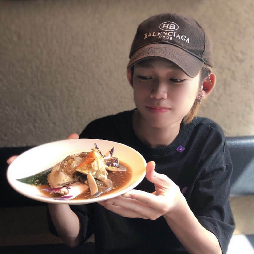 ゆうじのインスタグラム：「前から食べてみたかった蟹のやつ食べれた嬉しい #韓国 #カンジャンケジャン」