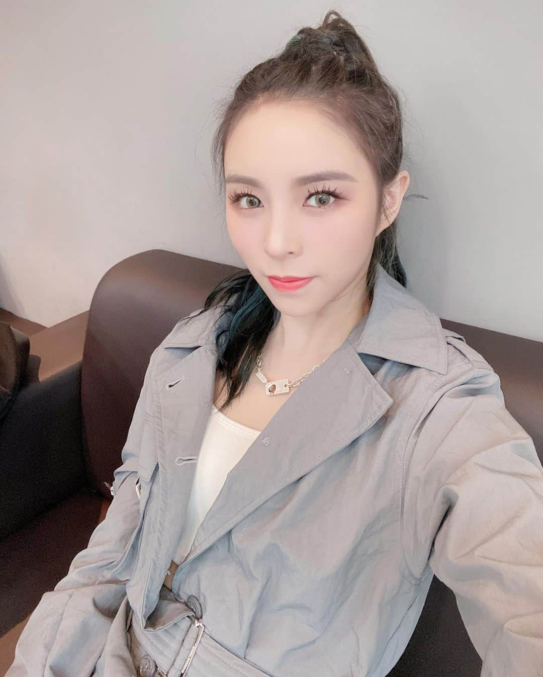 CLCさんのインスタグラム写真 - (CLCInstagram)「[#ELKIE] 막방기념 미공개 셀카 공개하기❤️ 퀴즈:이 날은 무슨 음악 방송 한 날이었죠? 모르시는 분들은 지금부터 5분동안 잠시 반성?이 아닌!! 찾아볼 시간을 드릴게요ㅎㅎ 오늘 하루도 잘 보내시고 이따 아이돌 라이브 TV에서 만나요~~💗 #엘키 #CLC #씨엘씨 #CLC_HELICOPTER」9月21日 16時01分 - cube_clc_official