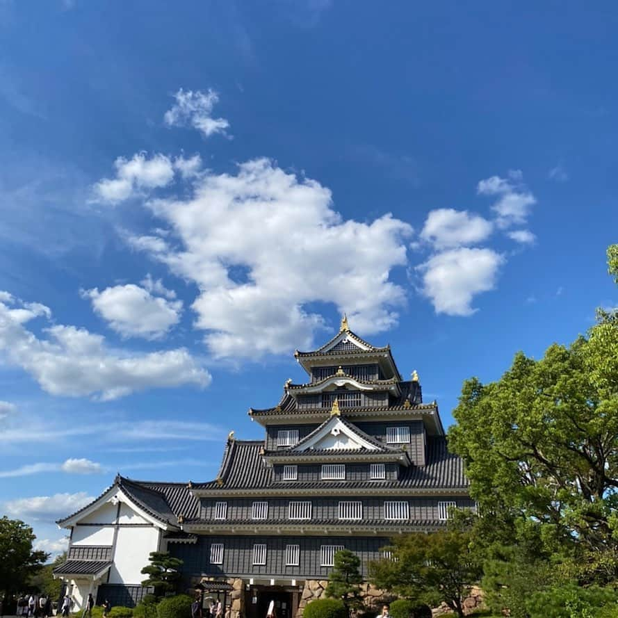 市川海老蔵 （11代目）さんのインスタグラム写真 - (市川海老蔵 （11代目）Instagram)「To Okayama Castle. Cute❤️ Peach boat🍑. * 岡山城へ。 かわいい❤️桃ボート🍑。  #市川海老蔵 #海老蔵 #成田屋 #歌舞伎 #ABKAI #ABMORI #ebizoichikawa #ebizo #kabuki #thunderparty #ebizotv #theater #theaterarts #actor #japan #classic」9月21日 16時16分 - ebizoichikawa.ebizoichikawa