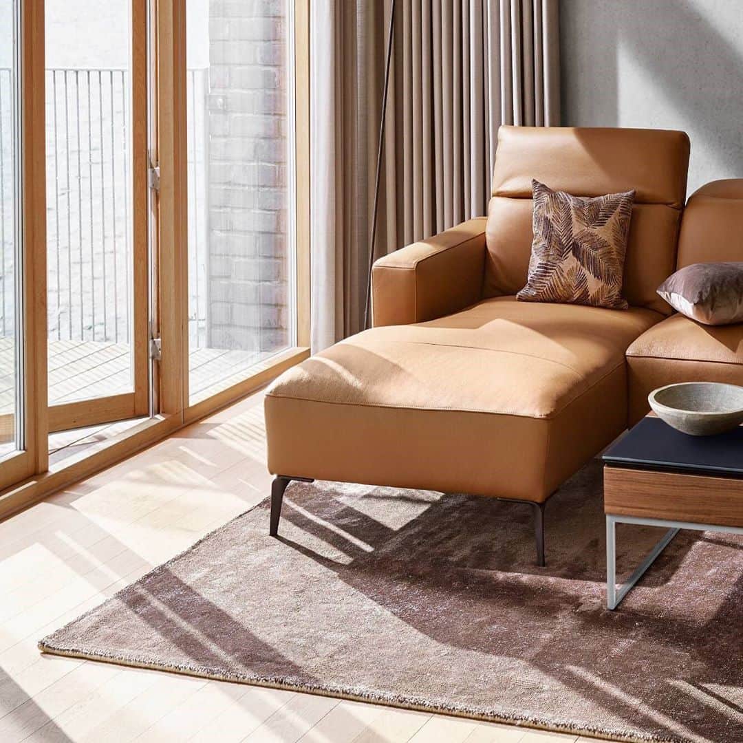 BoConceptさんのインスタグラム写真 - (BoConceptInstagram)「“EXTRAORDINARY IS ALWAYS IN STYLE” with the new Zürich sofa, giving you loft apartment looks in carefully honed small-space proportions.    It features manually adjustable headrests, piping and prominent fold details; all made light with its high stance.   You can customise your unique Zürich from any of 13 modules and 120+ fabrics and leathers.   Yours from £2,049   #boconcept #liveekstraordinaer #livingroomdesign #homeinspo #interiordesign」9月21日 16時13分 - boconcept_official