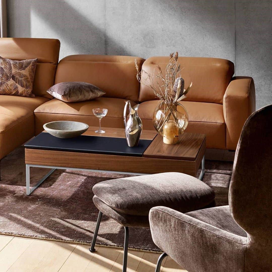 BoConceptさんのインスタグラム写真 - (BoConceptInstagram)「“EXTRAORDINARY IS ALWAYS IN STYLE” with the new Zürich sofa, giving you loft apartment looks in carefully honed small-space proportions.    It features manually adjustable headrests, piping and prominent fold details; all made light with its high stance.   You can customise your unique Zürich from any of 13 modules and 120+ fabrics and leathers.   Yours from £2,049   #boconcept #liveekstraordinaer #livingroomdesign #homeinspo #interiordesign」9月21日 16時13分 - boconcept_official