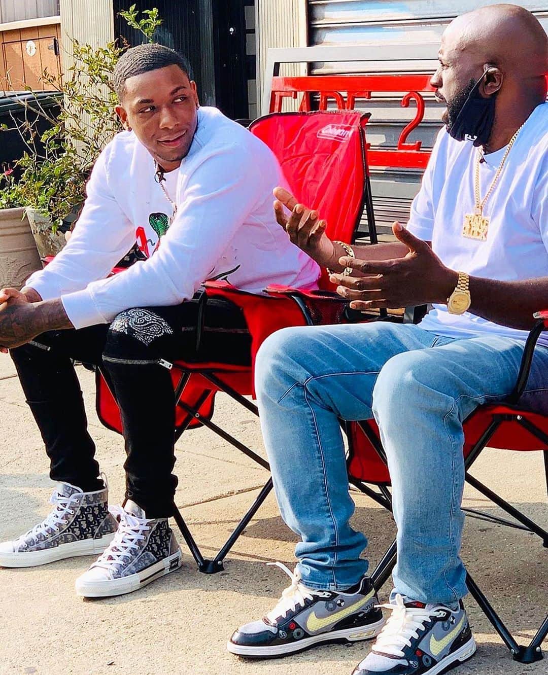ファンクマスター・フレックスのインスタグラム：「Yup! THURSDAY 9AM! @rahswish Freestyle!!!! Yes sir!!!! @youtube / FunkFlex!!! Lyor/Kelly we hot!!!! @trackmasters x @moneynels producer: @tatwza 🎥 @juganot Location @fade2famous WHOS NEIGHBORHOOD SHOULD I GO TO NEXT?」