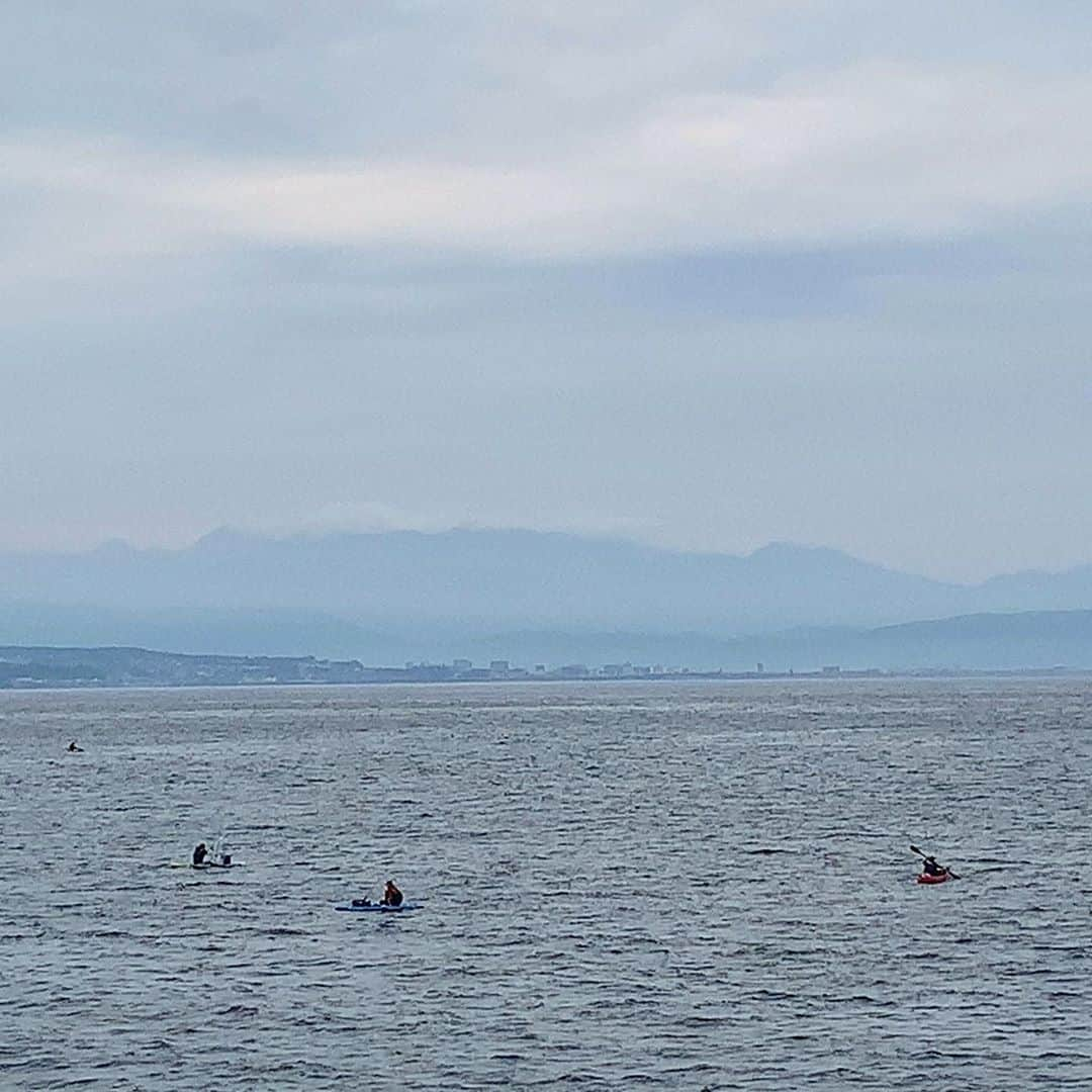 池内万作さんのインスタグラム写真 - (池内万作Instagram)「朝の半島ラン終了〜。 琴ヶ浜の駐車場は泊まりの人とかで満車。賑わってるね〜♪ 3時半に起きちゃったから眠い眠い。 帰って風呂入って寝ようかなw 皆さまも素敵な連休をお楽しみください(｀_´)ゞ #ランでした #真鶴半島 #stopデ部」9月21日 7時43分 - mandeshita