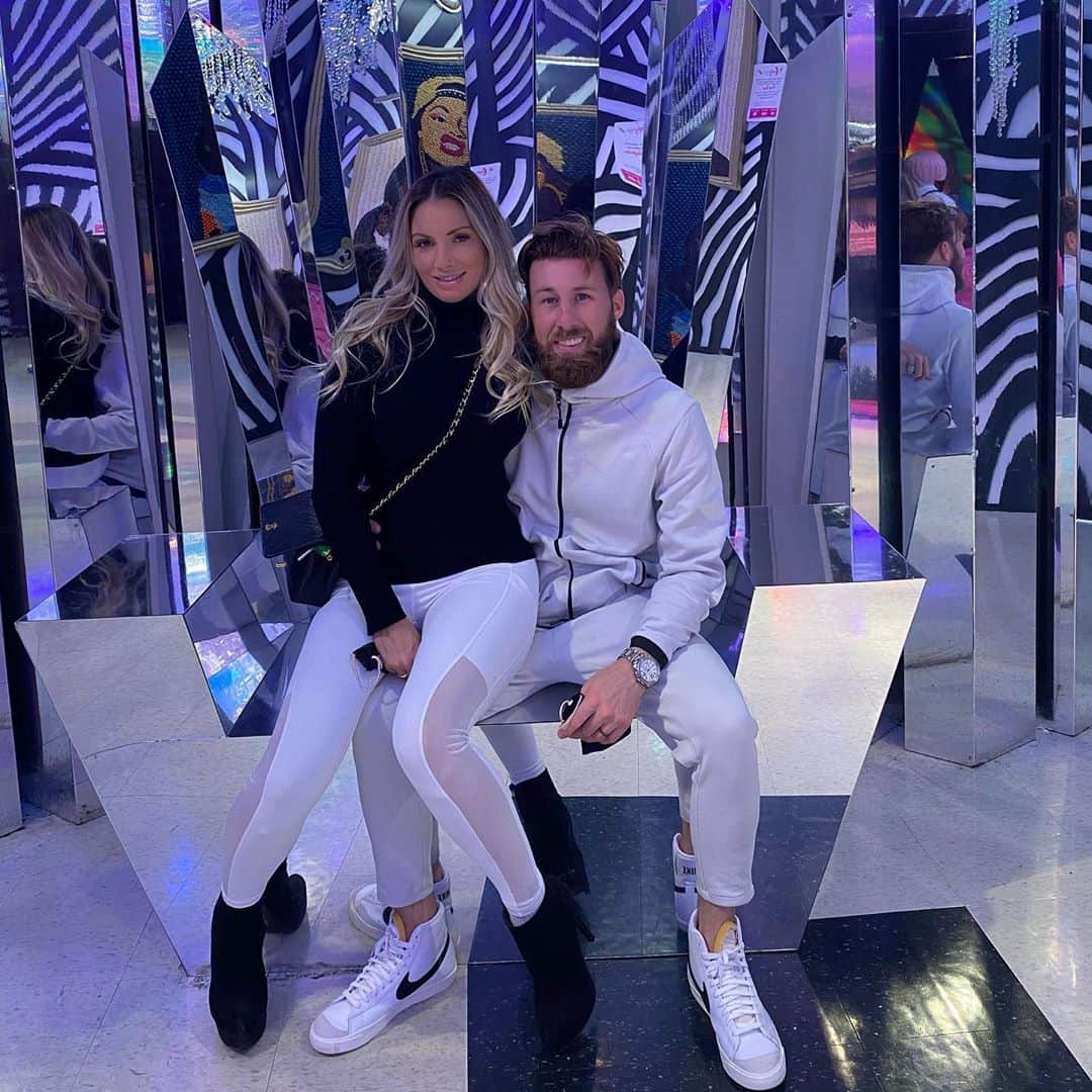 ティーガン・プレスリーのインスタグラム：「Date day to @thecandytopia with @43_oak 💜」