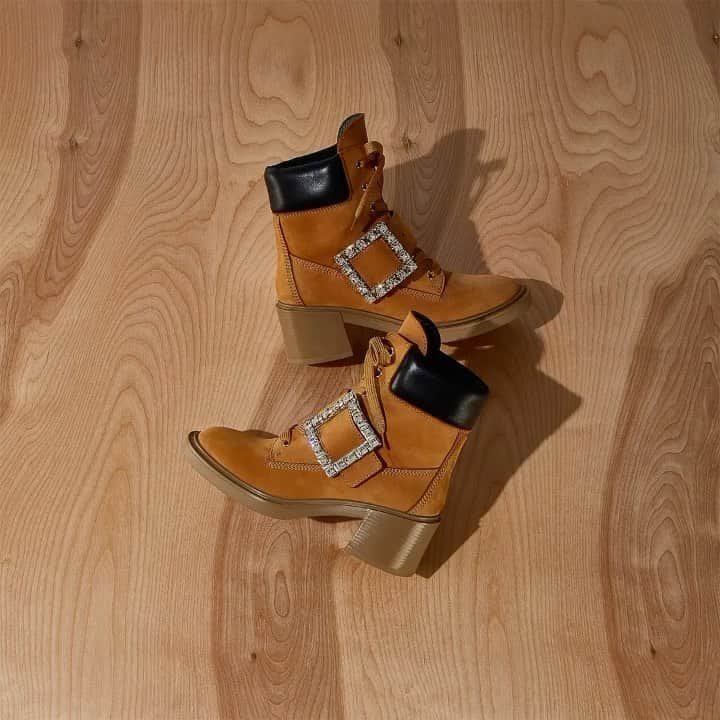 Saks Fifth Avenueのインスタグラム：「Add some sparkle to your everyday look with @rogervivier's fall-approved, embellished boots. #10022SHOE」